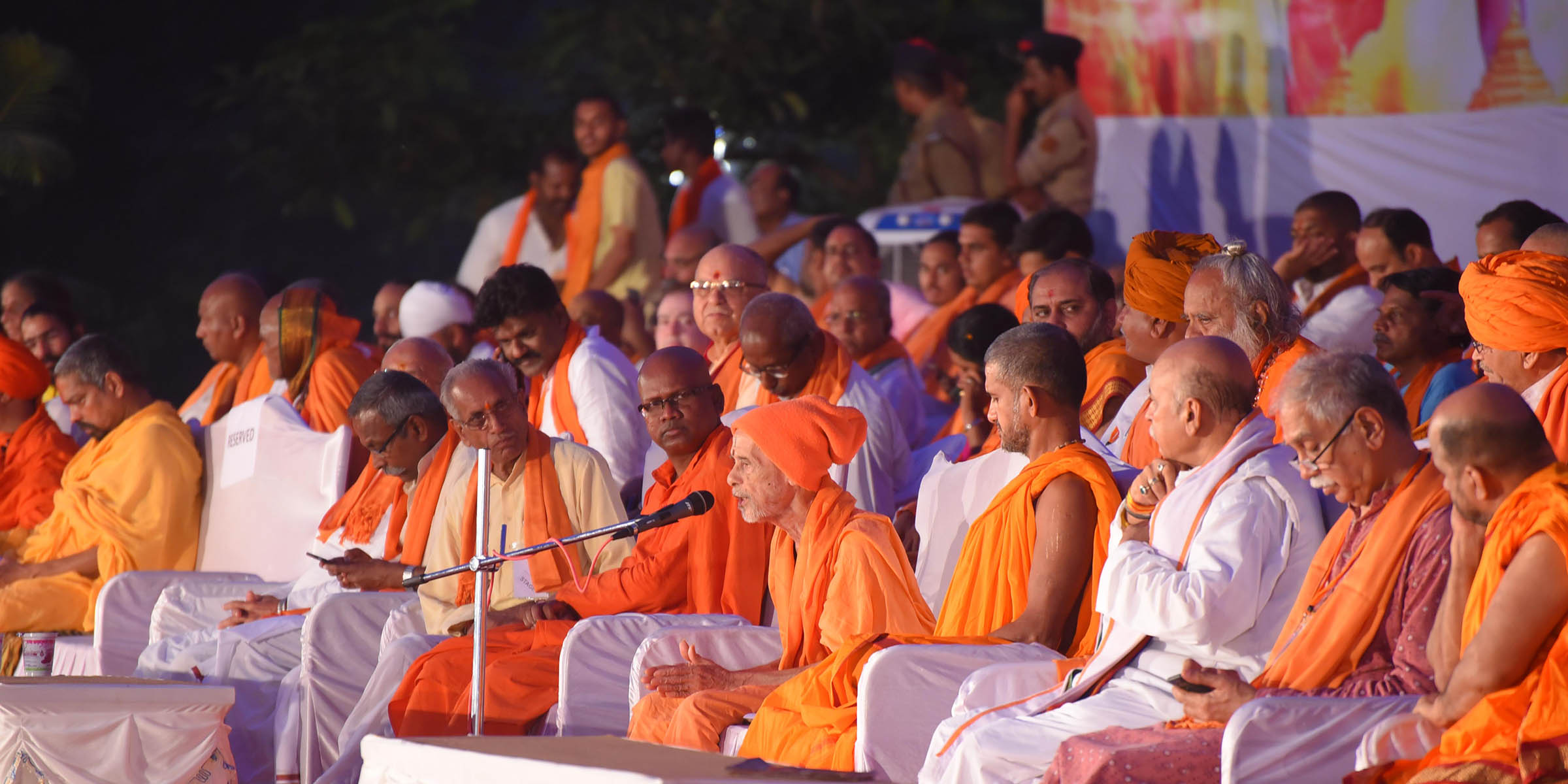 ಬಸವಣ್ಣನ ನಿಜವಾದ ಭಕ್ತರಾದರೆ ಸಿದ್ದರಾಮಯ್ಯ ಗೋಹತ್ಯೆ ನಿಷೇಧಿಸಲಿ